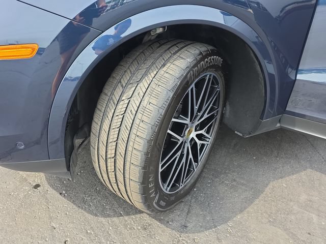 Used 2024 Porsche Cayenne AWD/4WD image 34