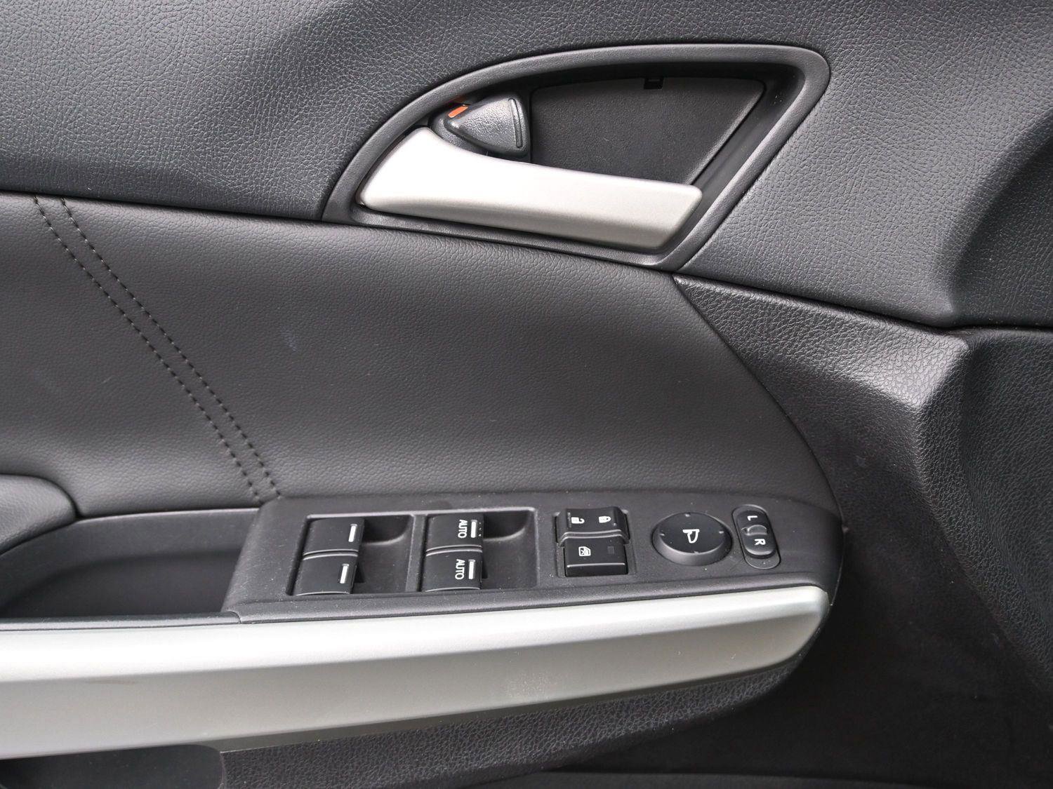 Used 2010 Honda Accord EX-L image 7