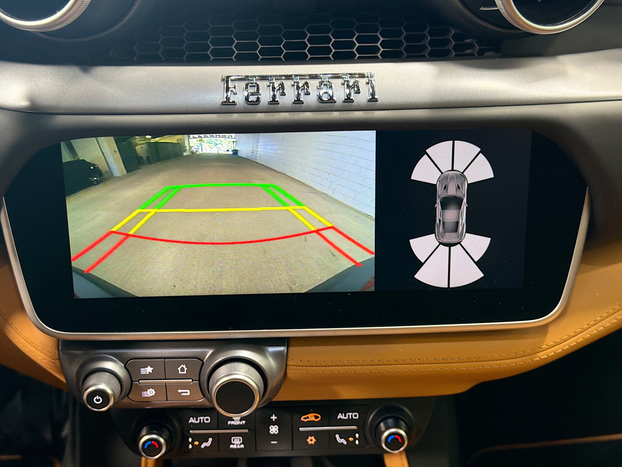 Used 2020 Ferrari Portofino RWD image 29