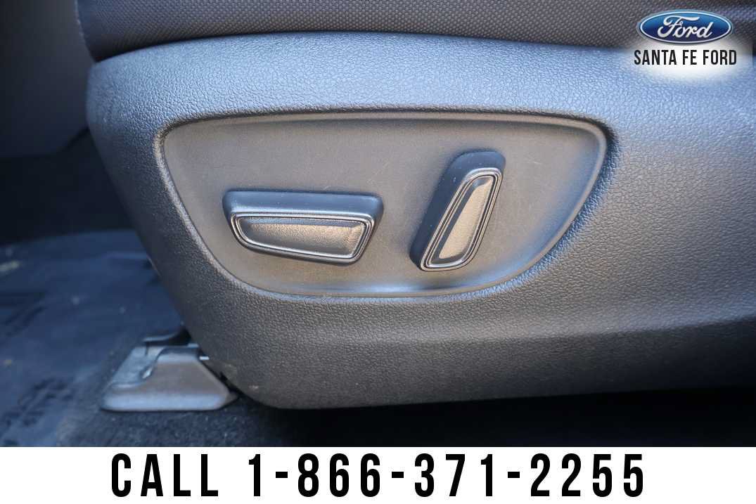Used 2023 Toyota Highlander LE AWD/4WD image 17