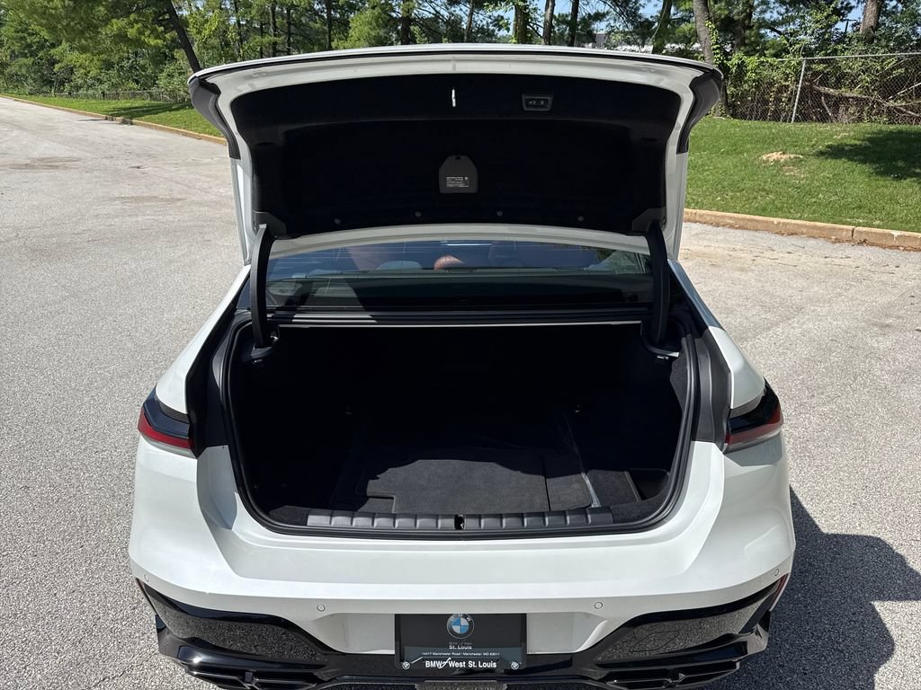 Used 2026 BMW 760i xDrive w/ Executive Package AWD/4WD image 30
