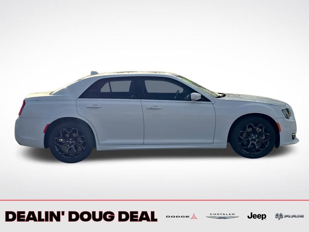 Used 2022 Chrysler 300 Touring L w/ Popular Equipment Group image 7