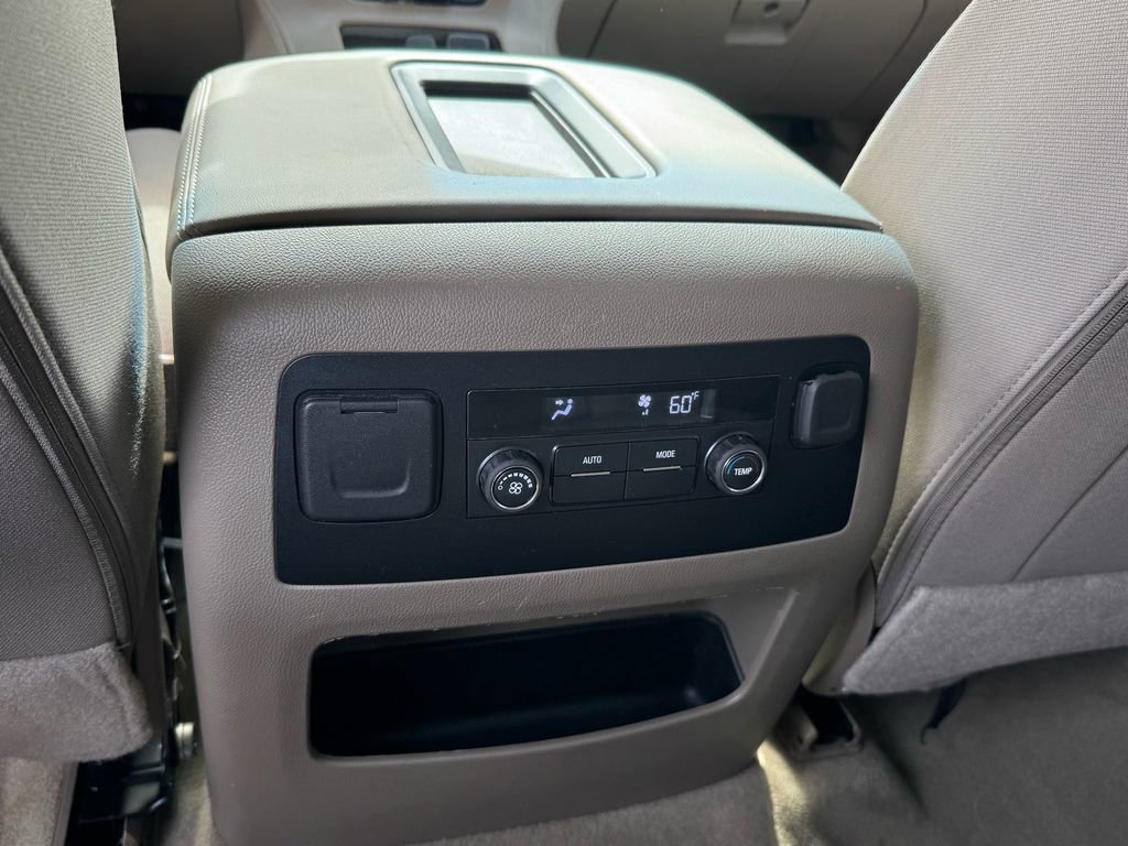 Used 2018 GMC Yukon XL SLE w/ SLE Value Package image 17