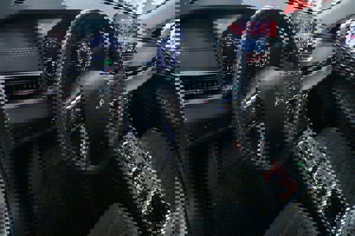 Used 2024 Mitsubishi Outlander SE image 12