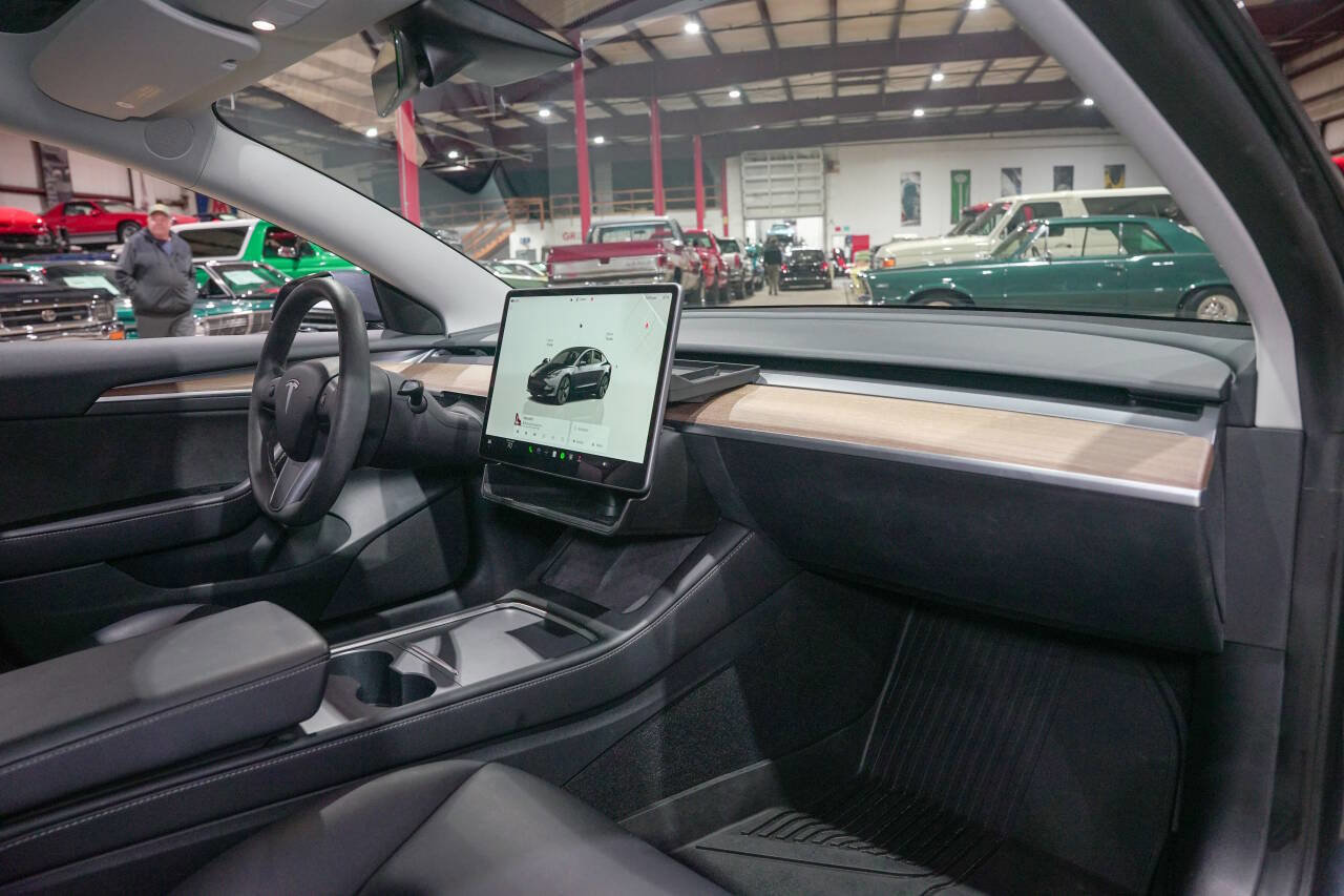Used 2023 Tesla Model 3 Standard Range RWD image 35
