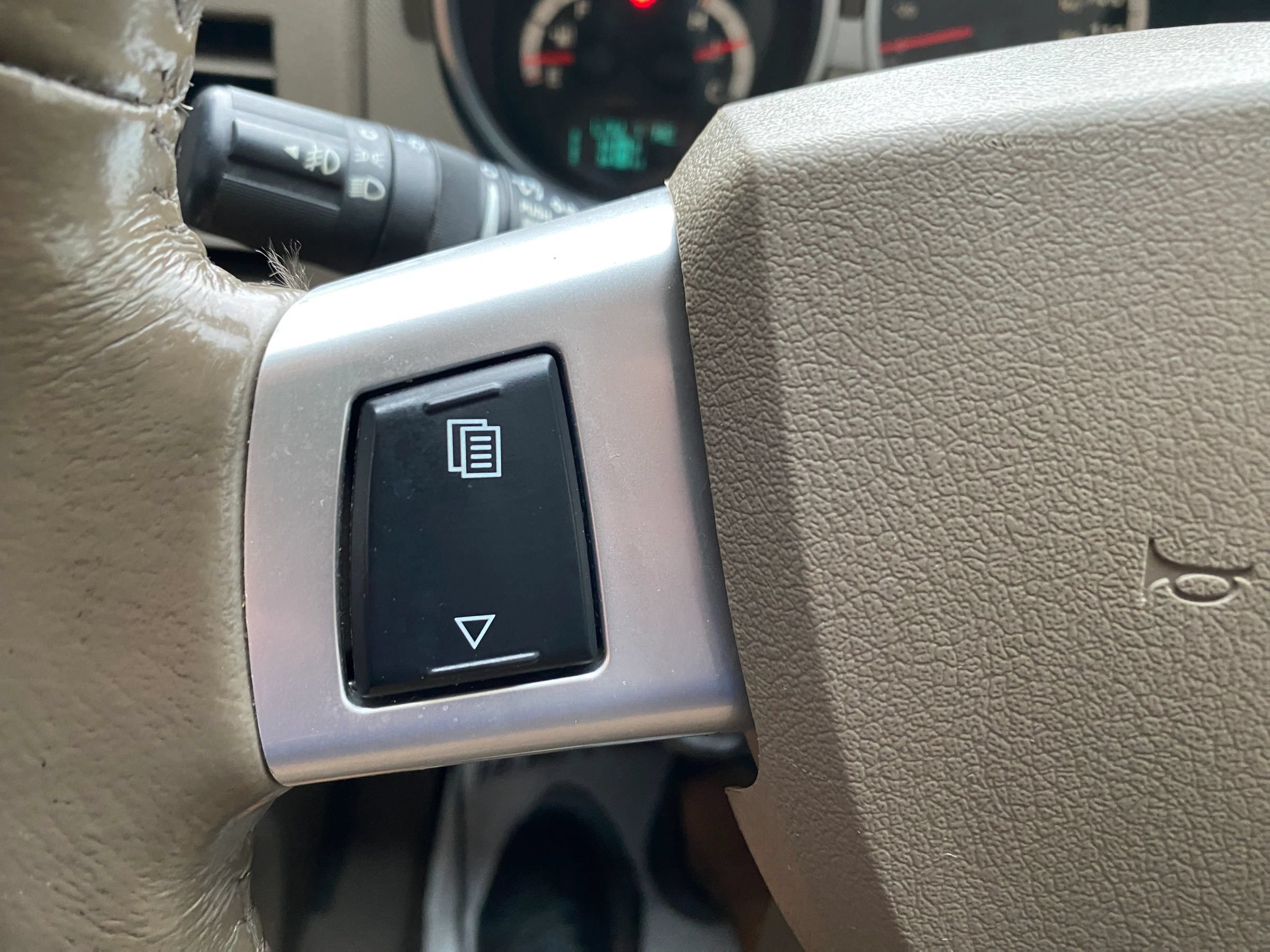 Used 2010 Dodge Nitro Detonator w/ Trailer Tow Group AWD/4WD image 13
