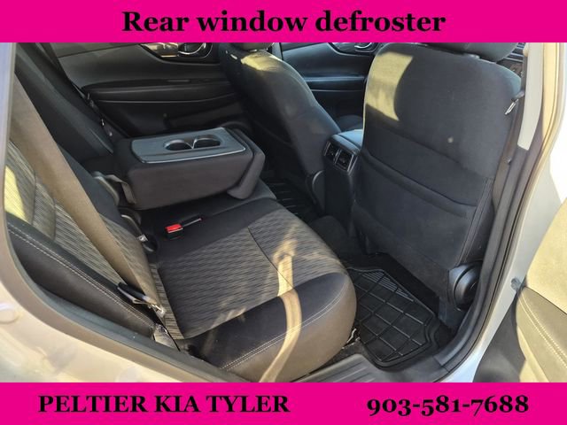 Used 2018 Nissan Rogue SV w/ Sun & Sound Touring Package image 19