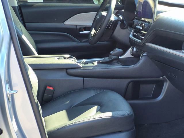 Used 2024 Toyota Grand Highlander Platinum image 23