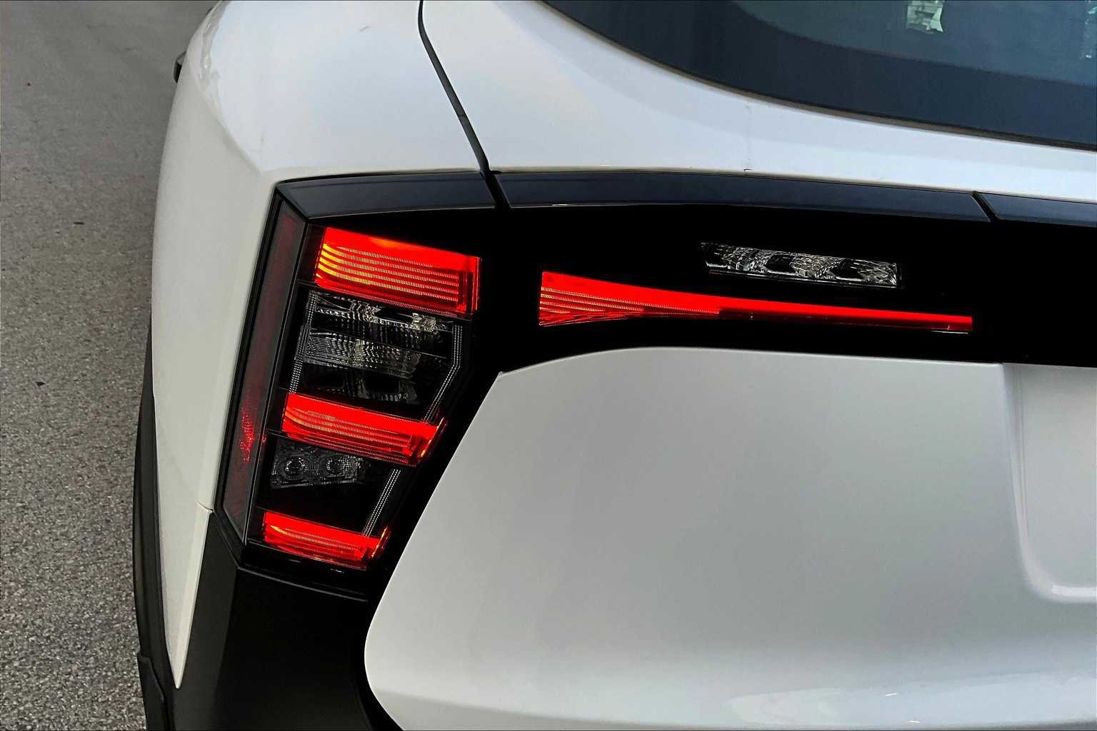 New 2025 Nissan Kicks S image 12