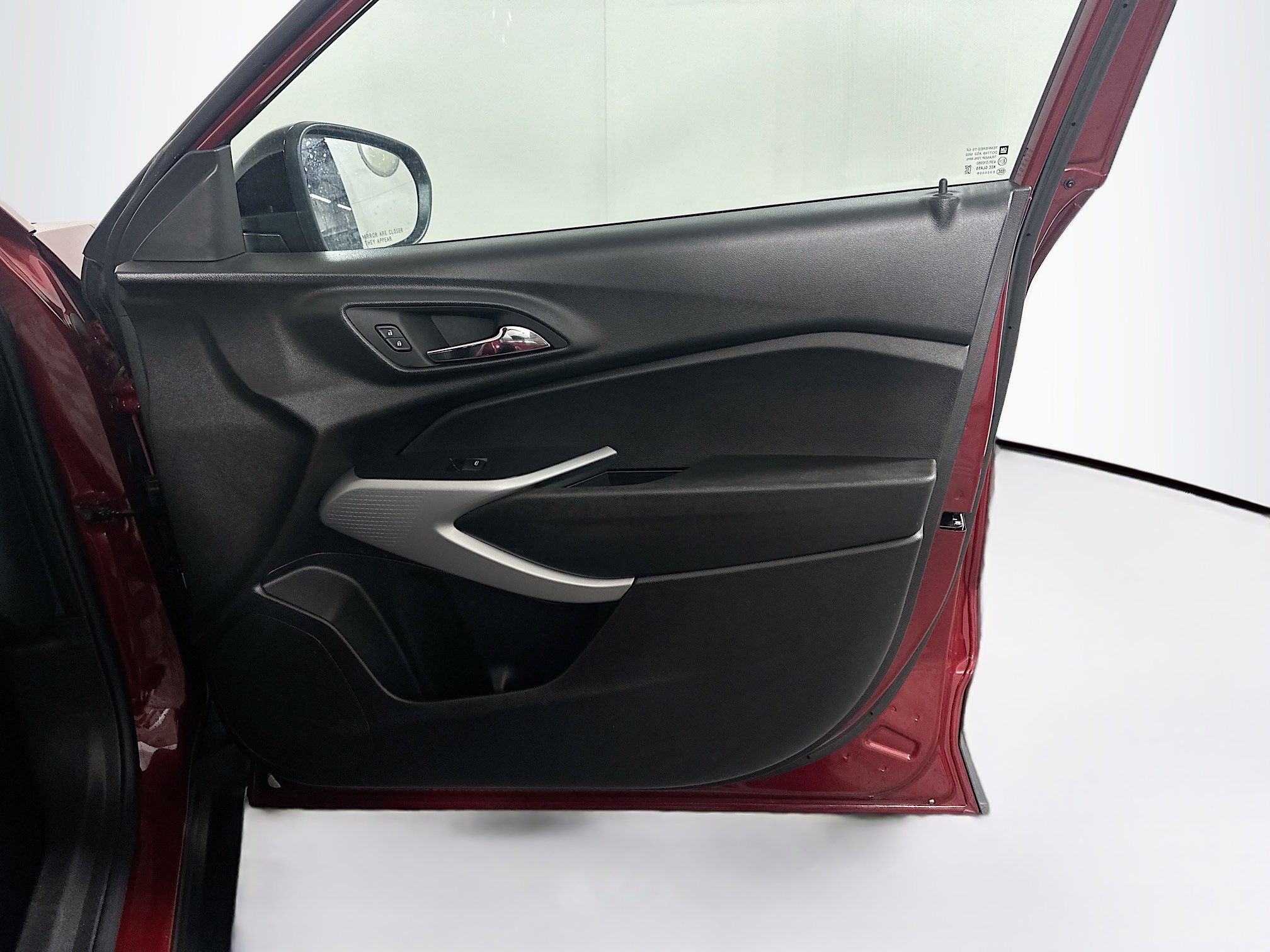 Used 2025 Chevrolet Trax RS FWD image 29