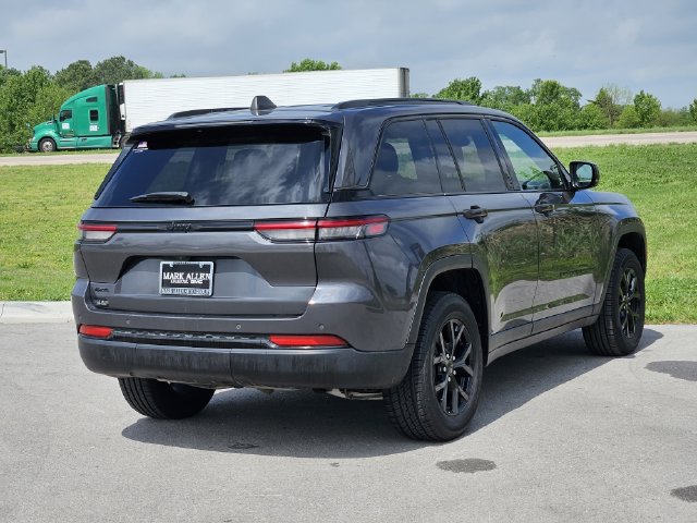 Used 2024 Jeep Grand Cherokee Altitude AWD/4WD image 7