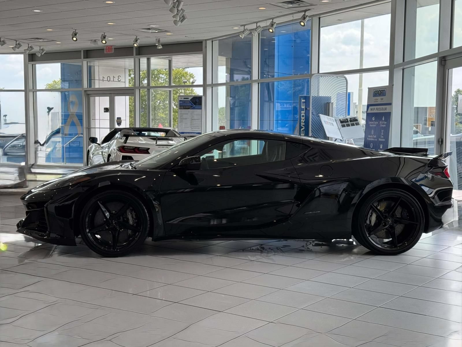 Used 2025 Chevrolet Corvette E-Ray AWD/4WD image 27