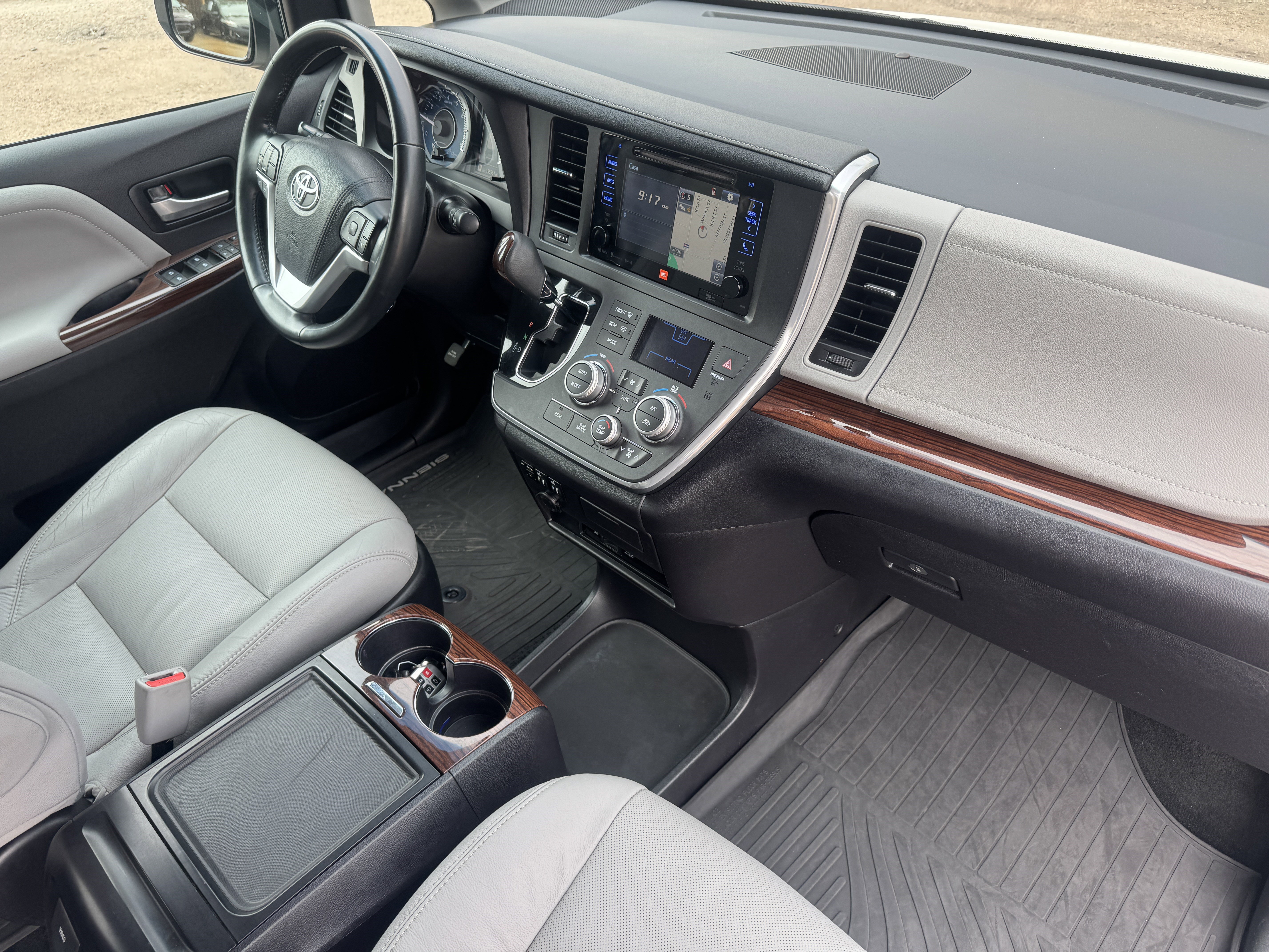 Used 2017 Toyota Sienna Limited Premium image 20