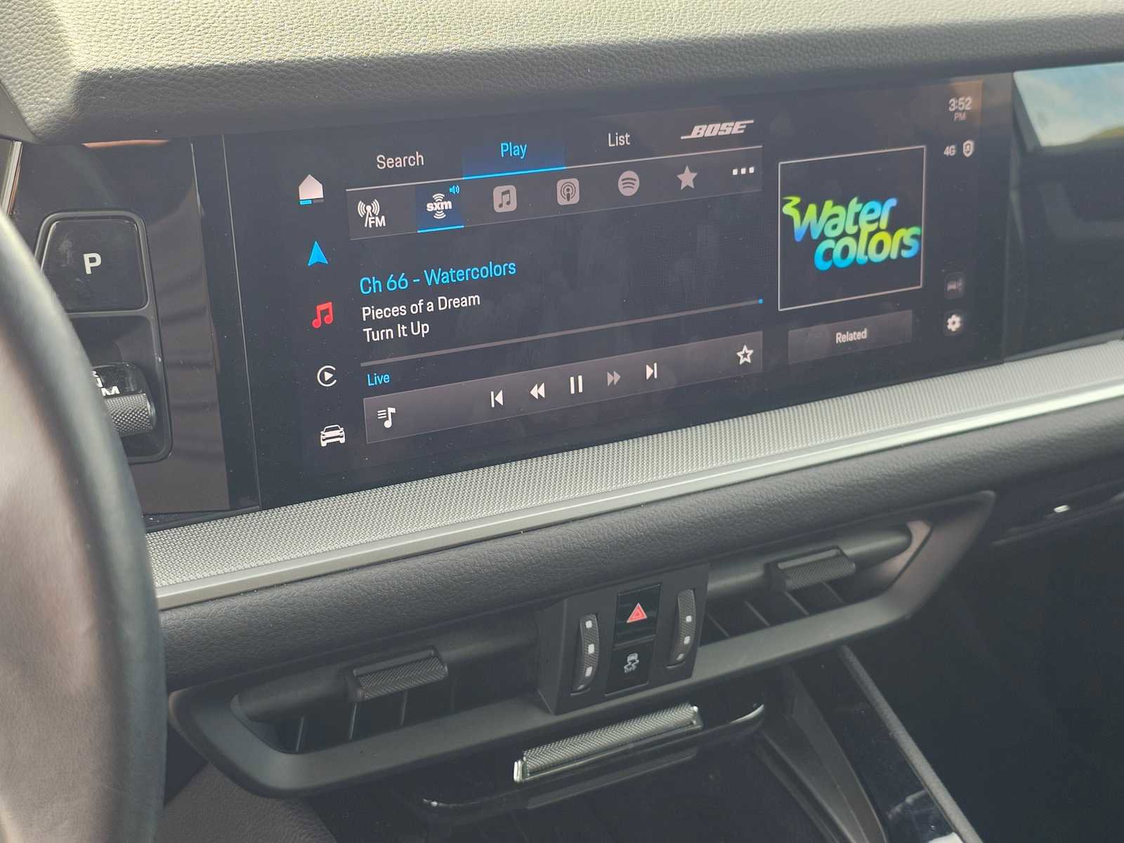 Used 2024 Porsche Cayenne image 32