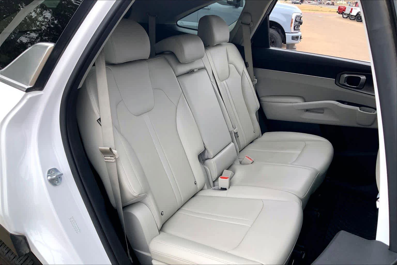 Used 2025 Kia Sorento S image 20