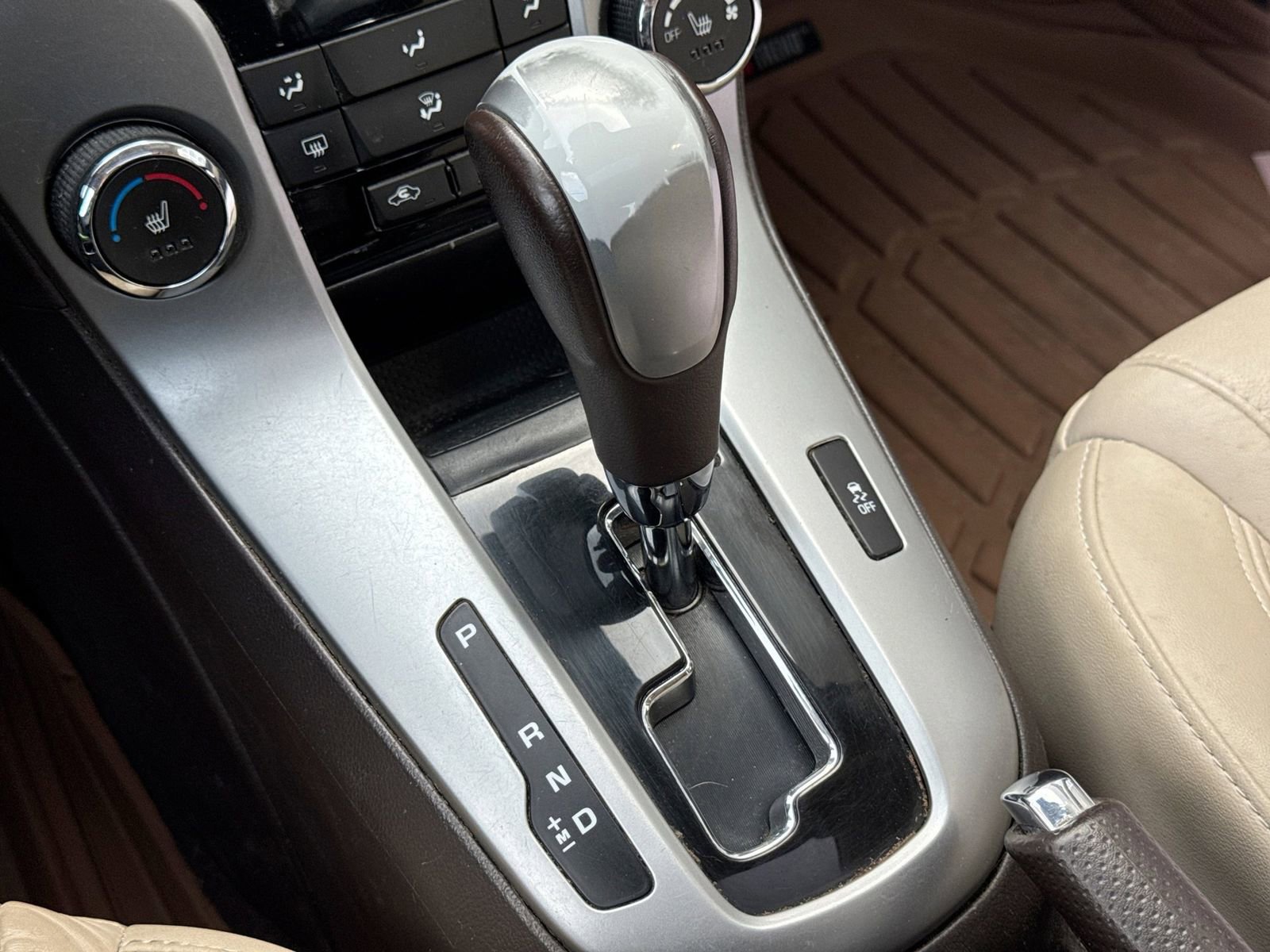 Used 2015 Chevrolet Cruze LT FWD image 31