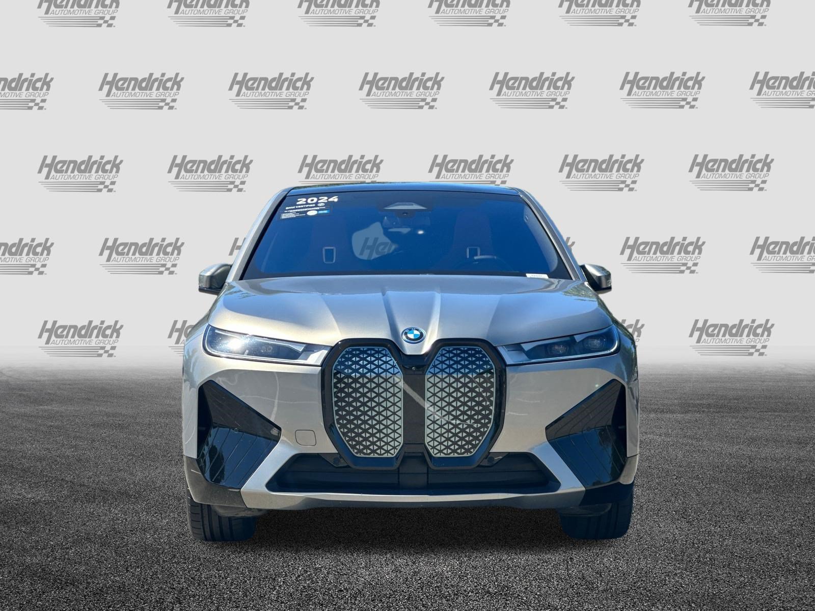 Used 2024 BMW iX xDrive50 w/ Sport Package AWD/4WD image 10