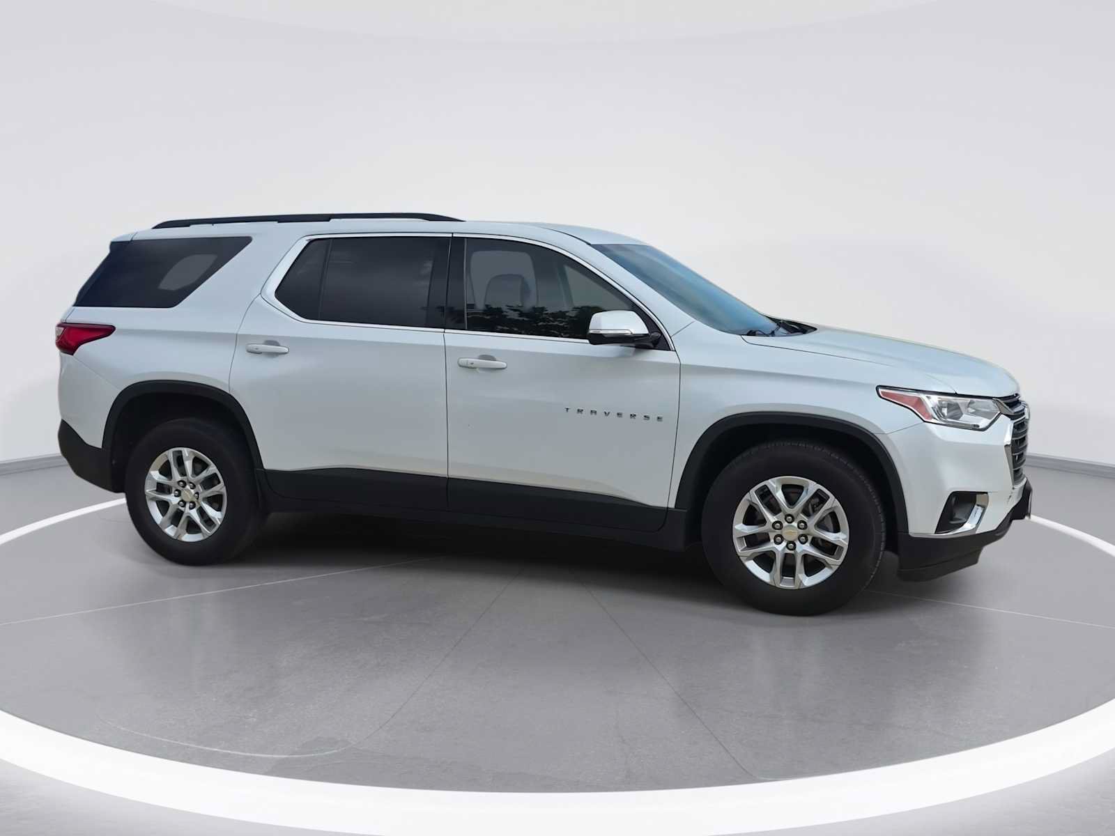 Used 2019 Chevrolet Traverse LT FWD image 9