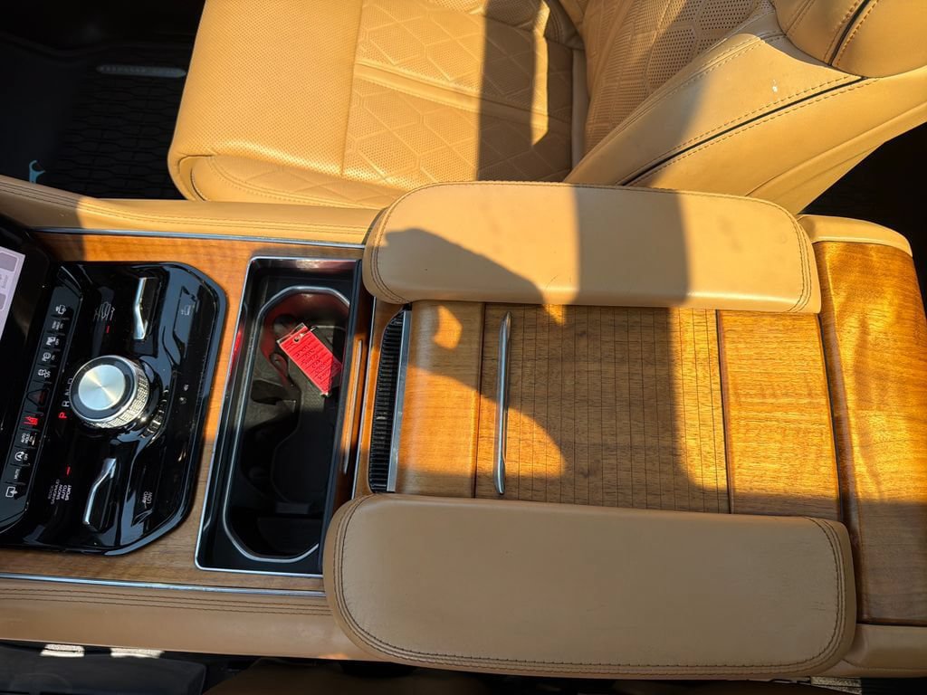 Used 2023 Jeep Grand Wagoneer L Series III AWD/4WD image 25