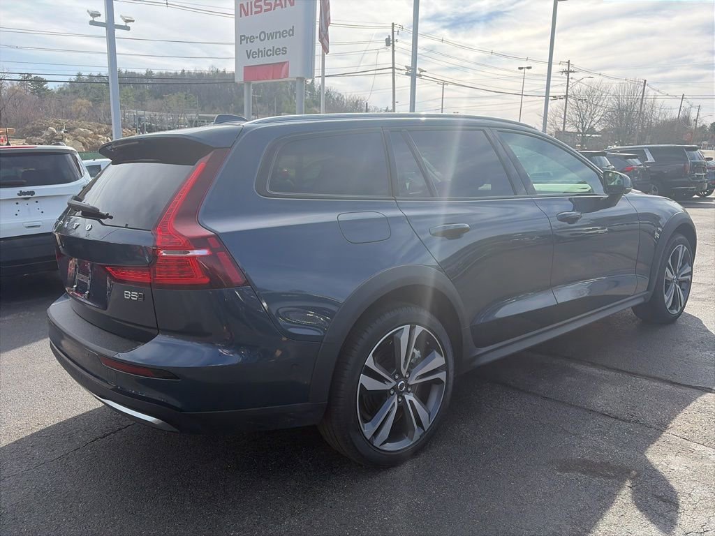 Used 2025 Volvo V60 B5 Cross Country Plus AWD/4WD image 4