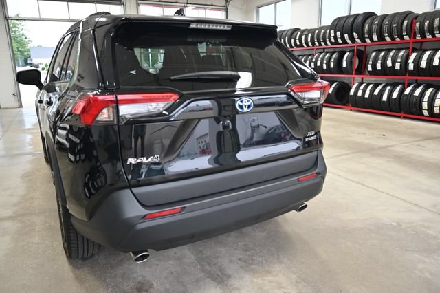 Used 2024 Toyota RAV4 XLE AWD/4WD image 7