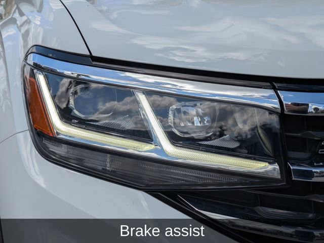 Used 2022 Volkswagen Atlas Cross Sport SEL R-Line image 11