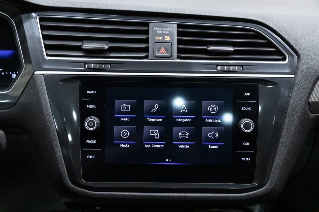 Certified 2024 Volkswagen Tiguan SE R-Line AWD/4WD image 21