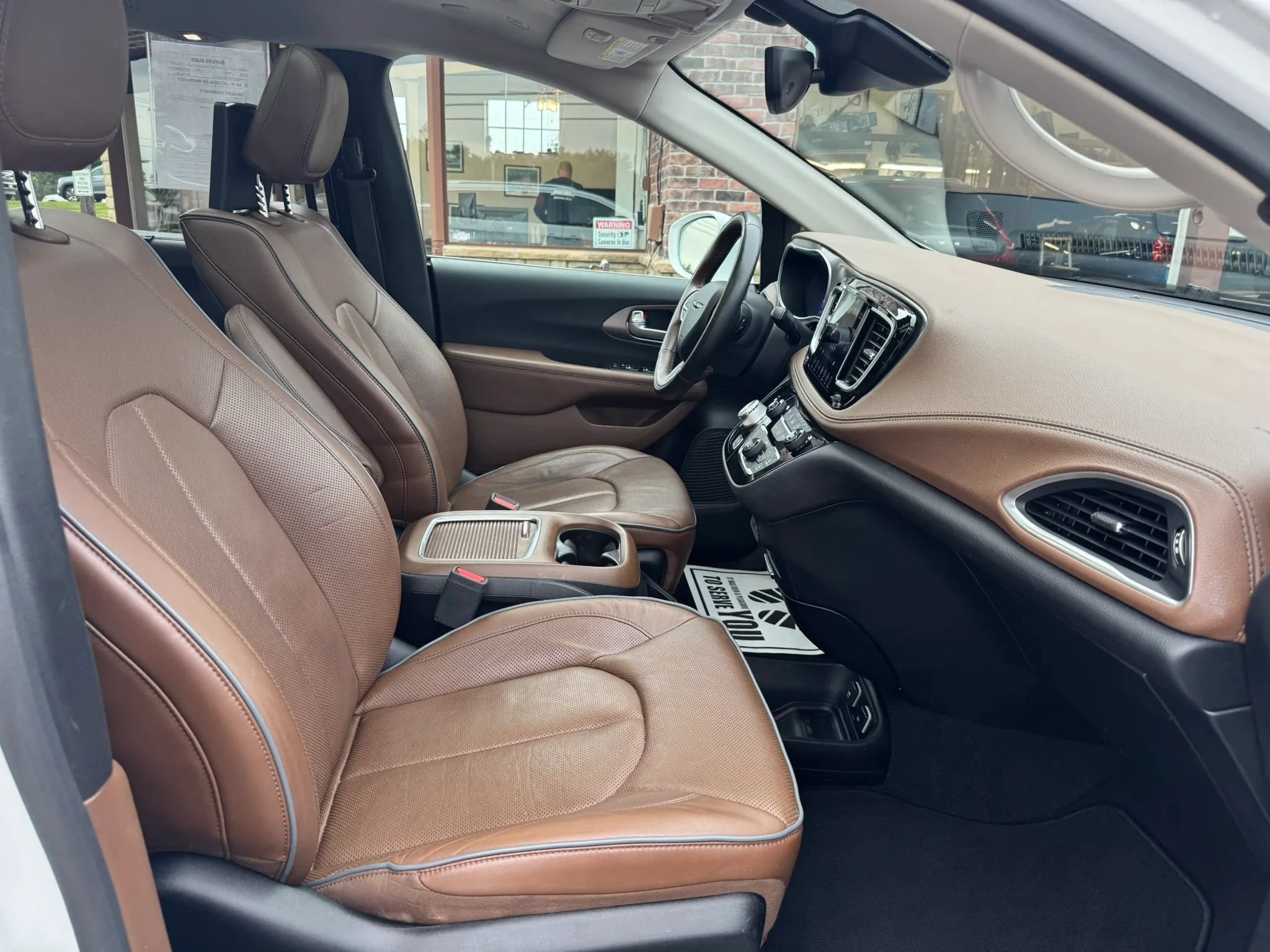 Used 2018 Chrysler Pacifica Limited w/ Tire & Wheel Group FWD image 46