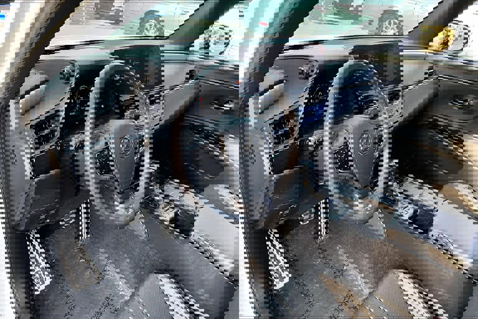 Used 2022 Lexus ES 300h F Sport w/ Accessory Package image 18