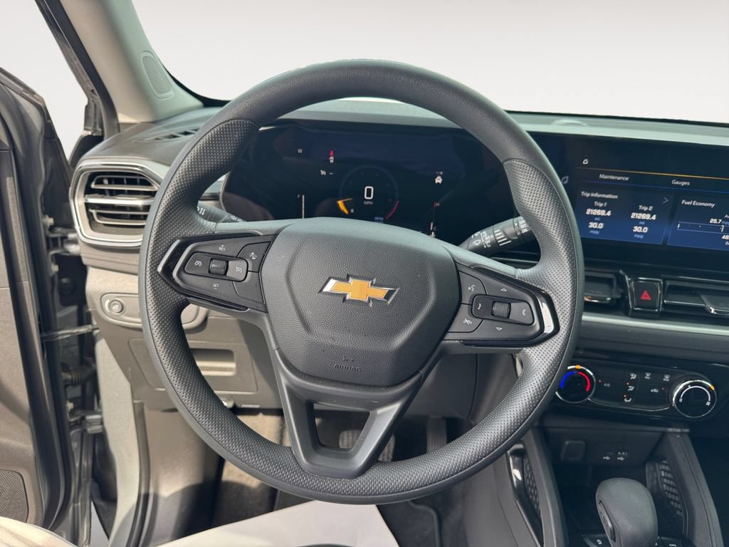 Used 2025 Chevrolet TrailBlazer LT AWD/4WD image 12