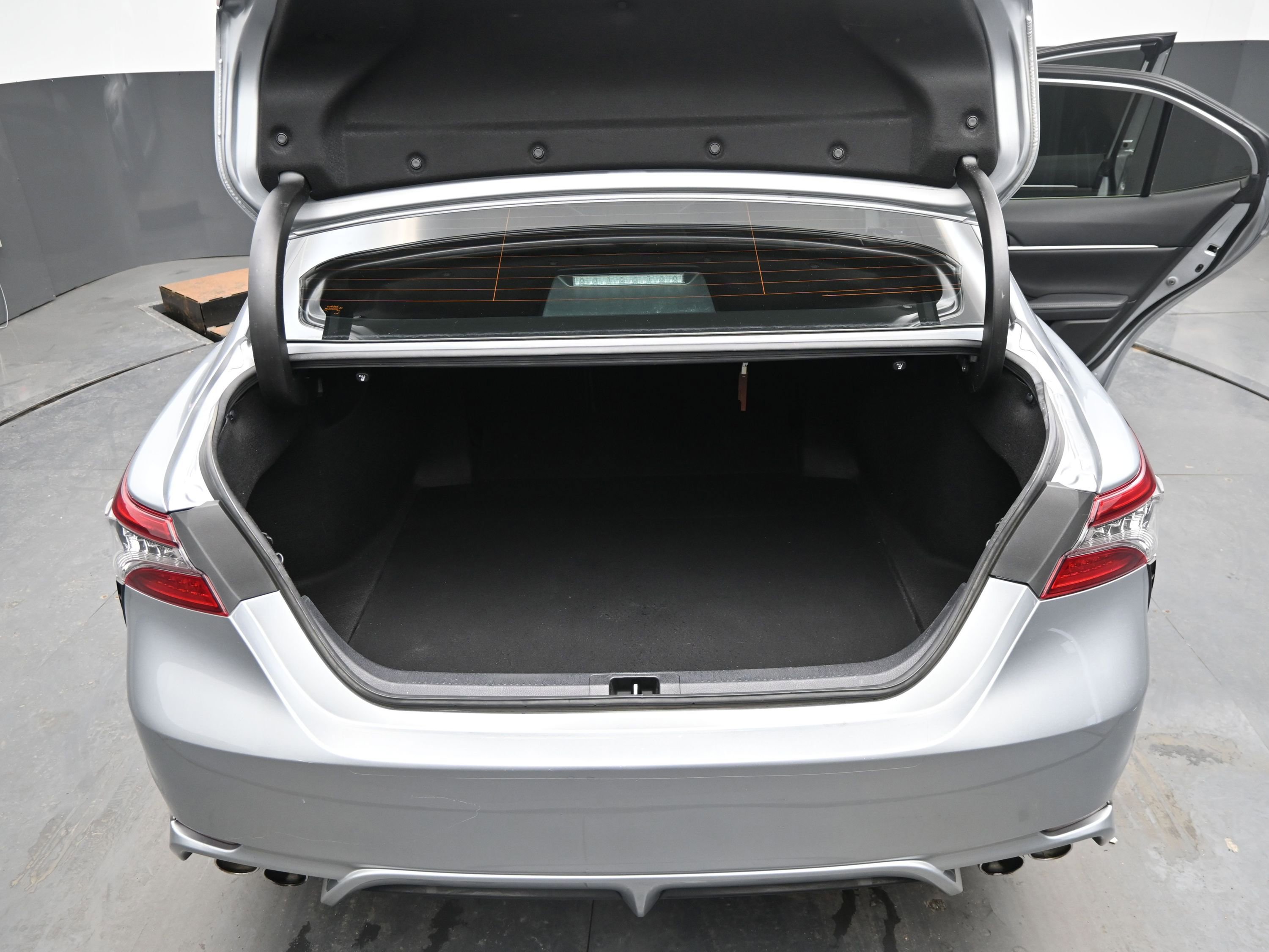 Used 2021 Toyota Camry XSE image 14