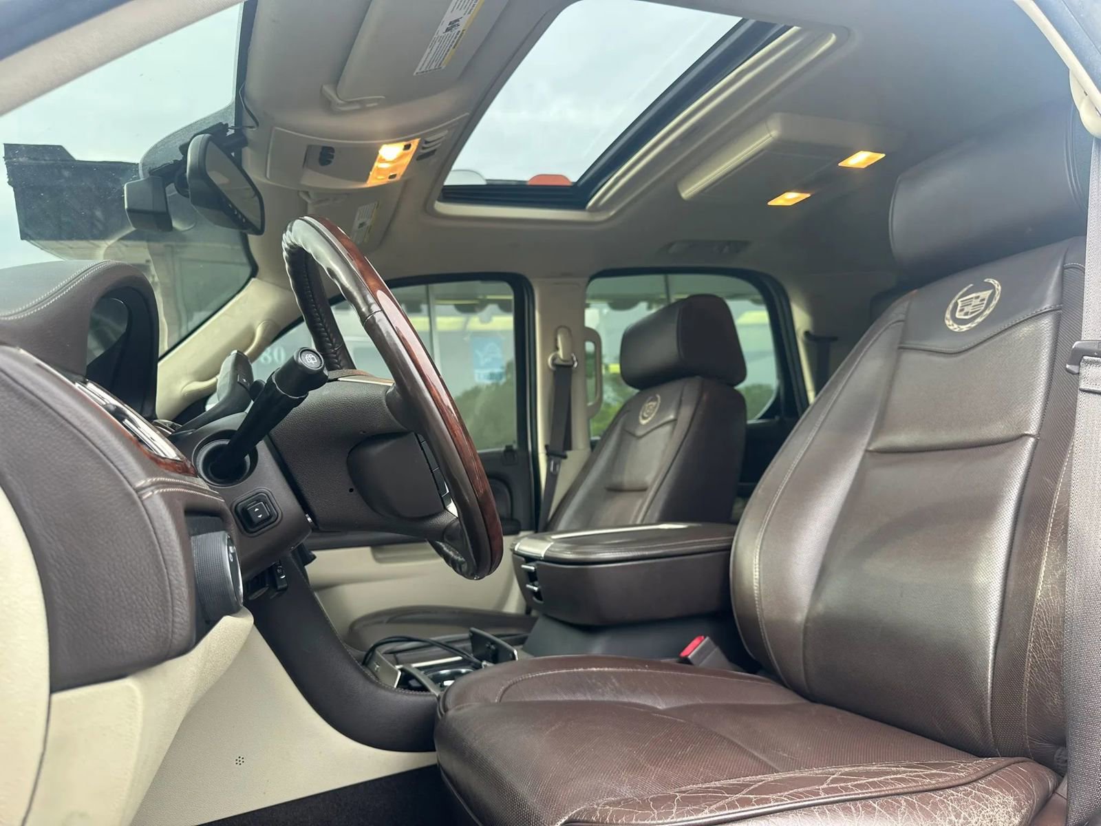 Used 2013 Cadillac Escalade Platinum AWD/4WD image 8