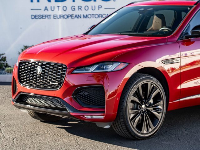 Used 2025 Jaguar F-PACE R-Dynamic S image 2