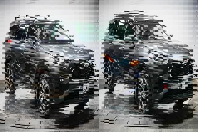 Certified 2022 Toyota Highlander XLE image 6