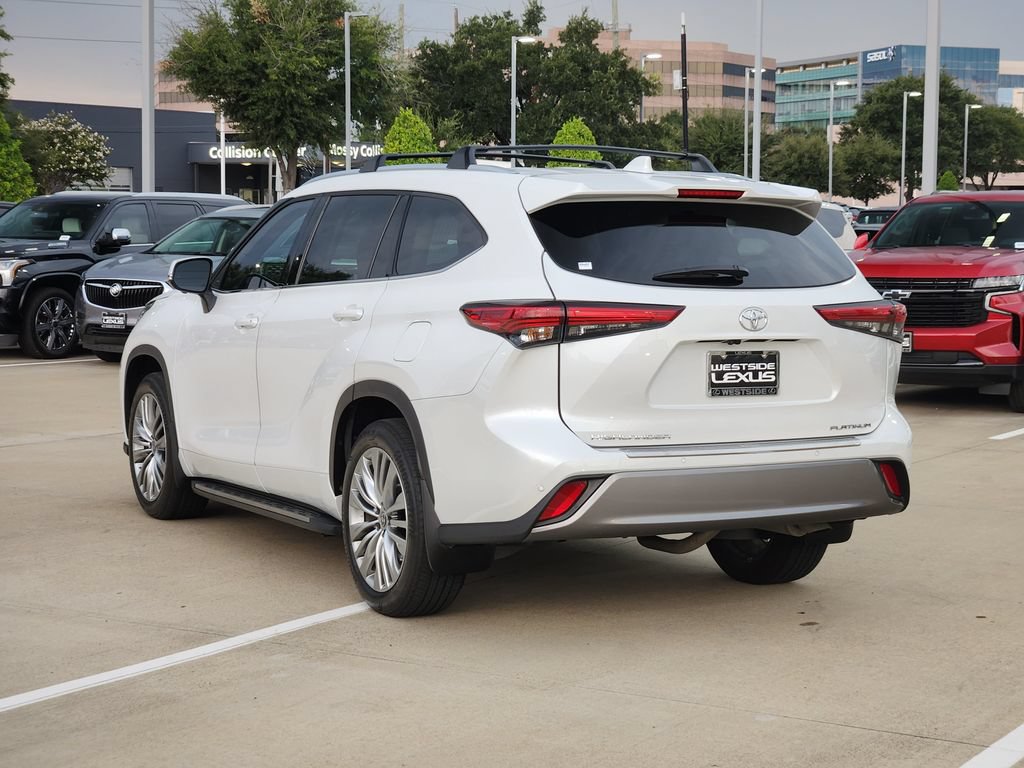 Used 2023 Toyota Highlander Platinum FWD image 5