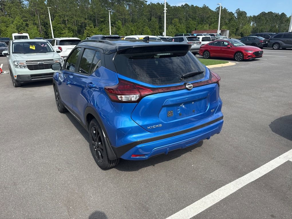 Used 2023 Nissan Kicks SR w/ SR Premium Package FWD image 3