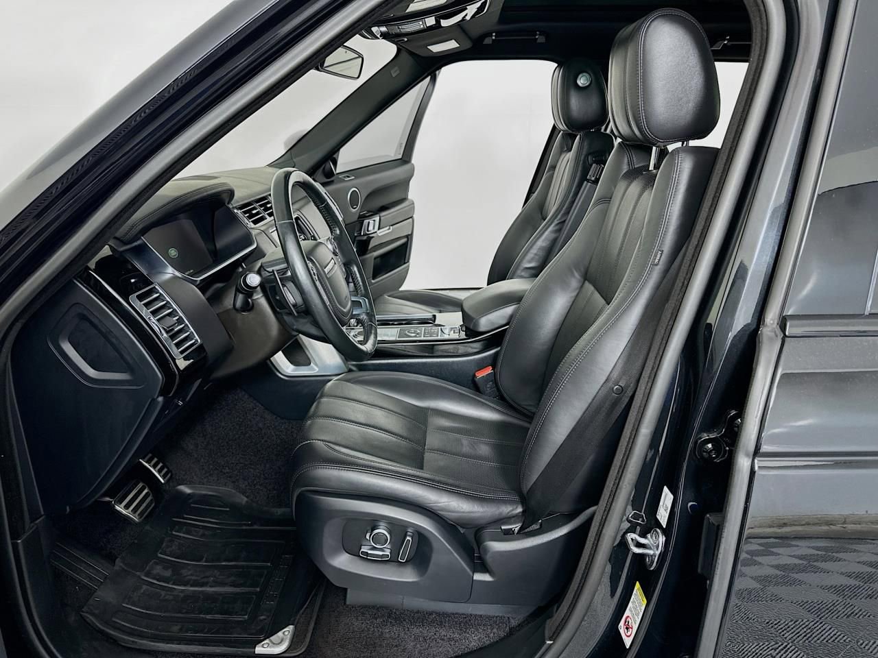 Used 2016 Land Rover Range Rover Supercharged image 25