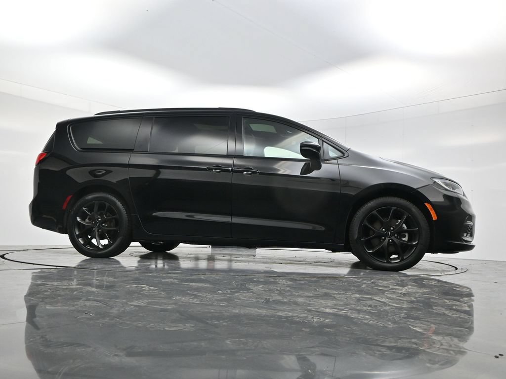 Used 2025 Chrysler Pacifica Limited FWD image 43