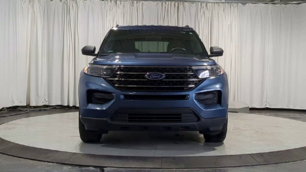 Used 2020 Ford Explorer XLT AWD/4WD image 4