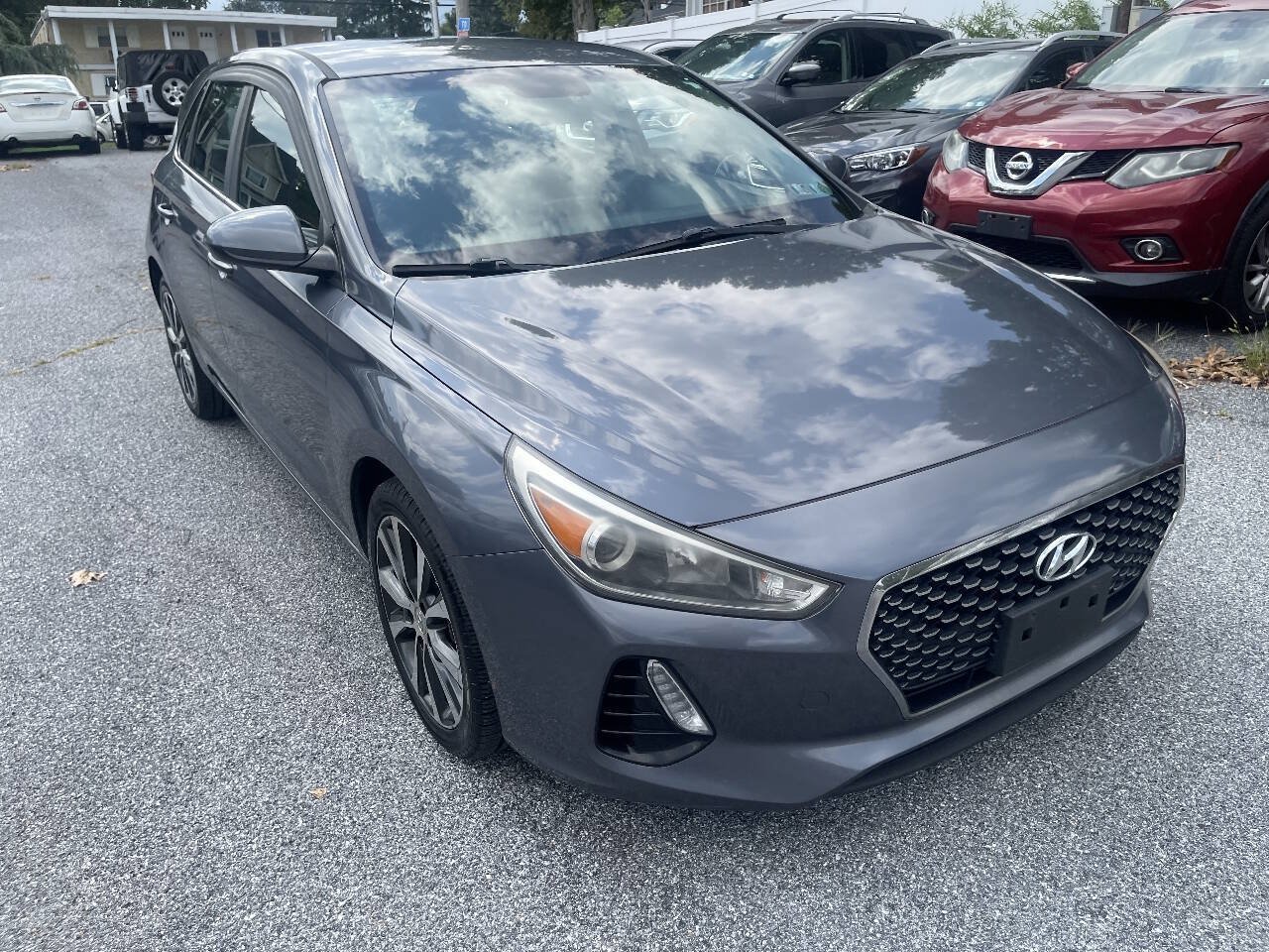 Used 2018 Hyundai Elantra GT FWD image 3