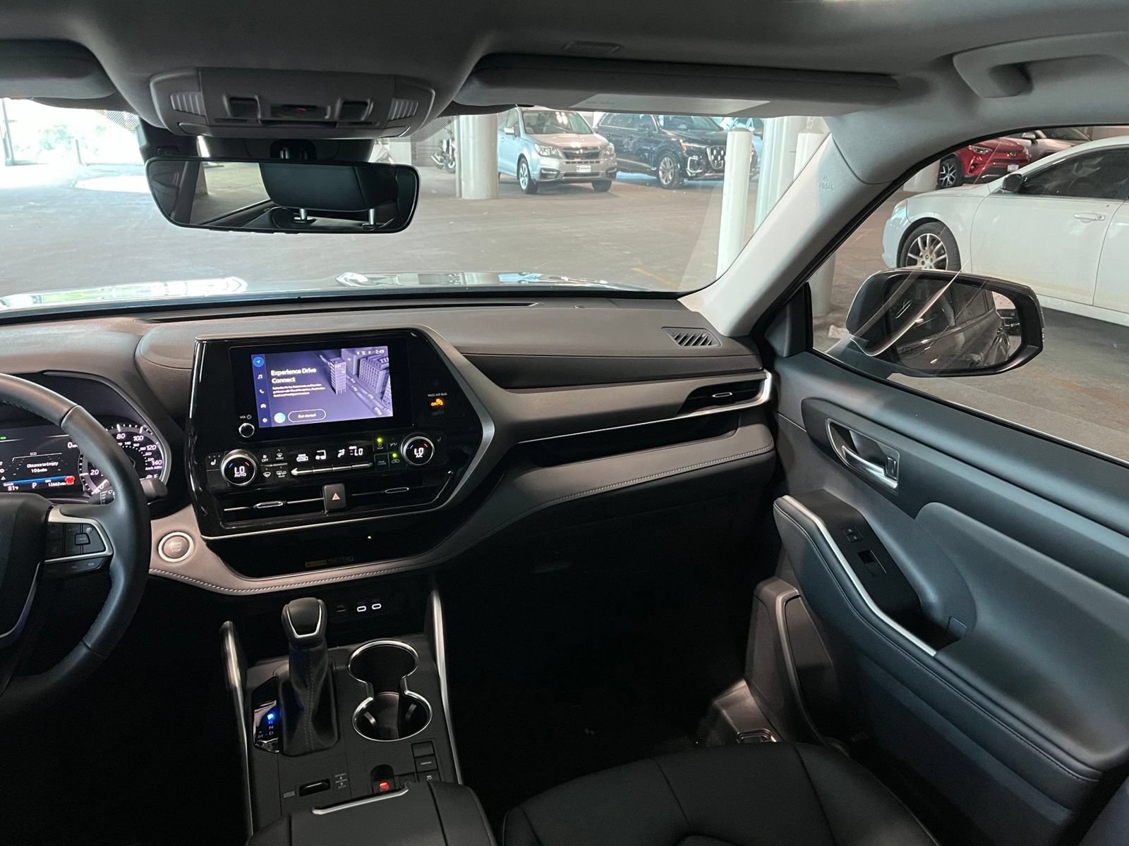 Used 2025 Toyota Highlander XLE FWD image 43