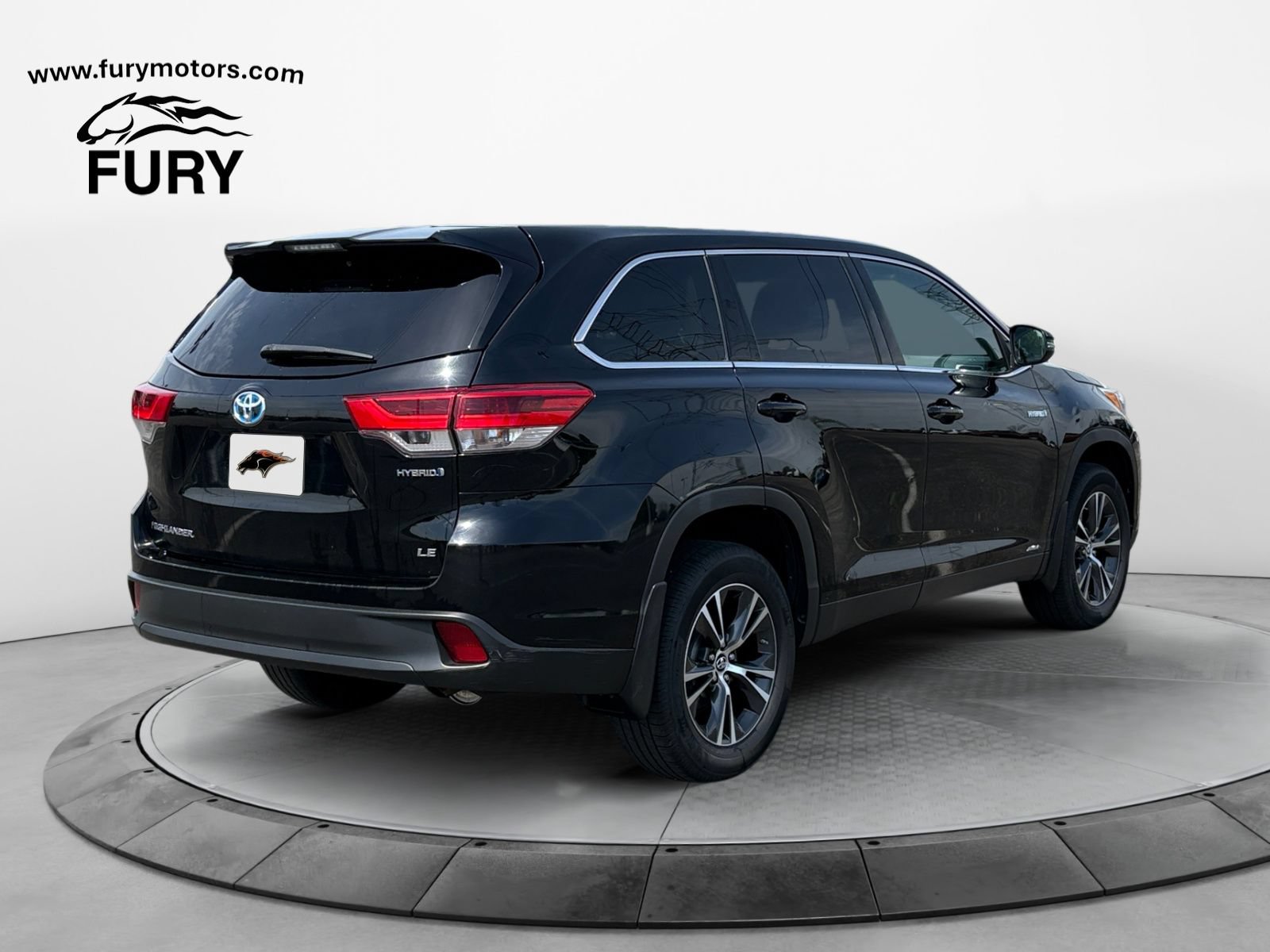 Used 2019 Toyota Highlander LE w/ Carpet Mat Package (TMS) AWD/4WD image 3