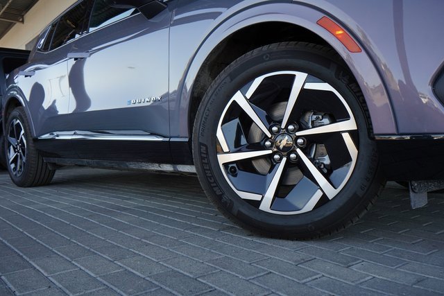 New 2025 Chevrolet Equinox EV LT image 10