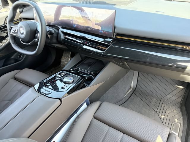 Used 2026 BMW 530i w/ Premium Package RWD image 12