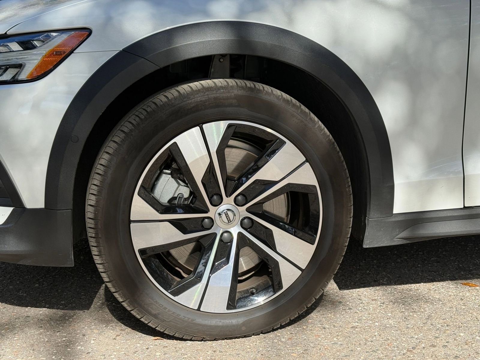 Used 2025 Volvo V60 B5 Cross Country Plus image 24