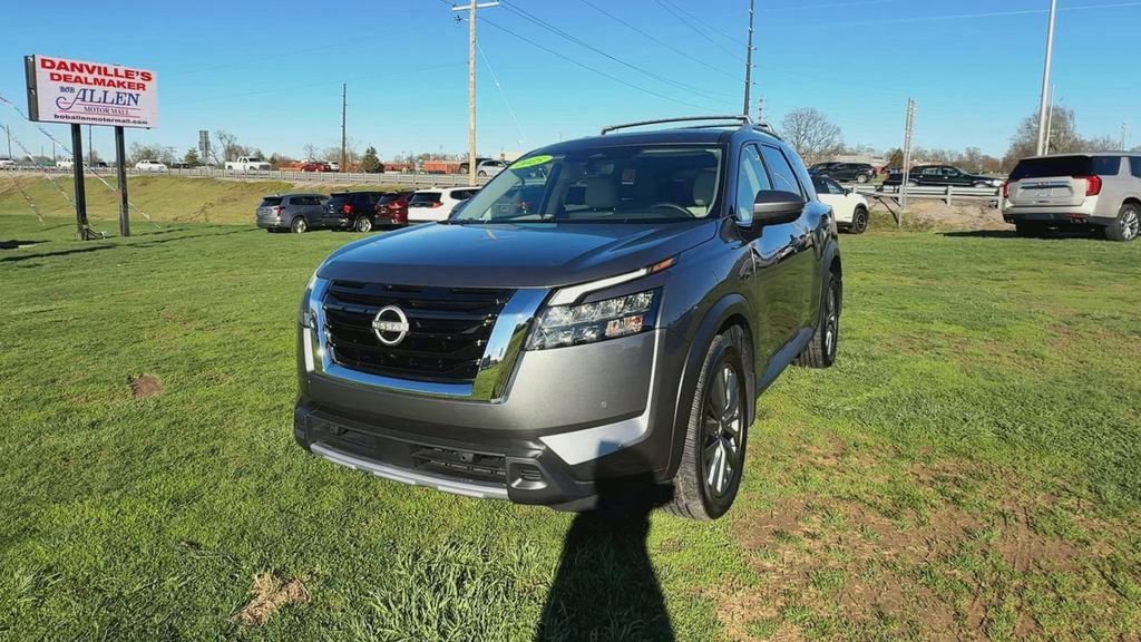 Used 2025 Nissan Pathfinder SL w/ SL Premium Package AWD/4WD image 8