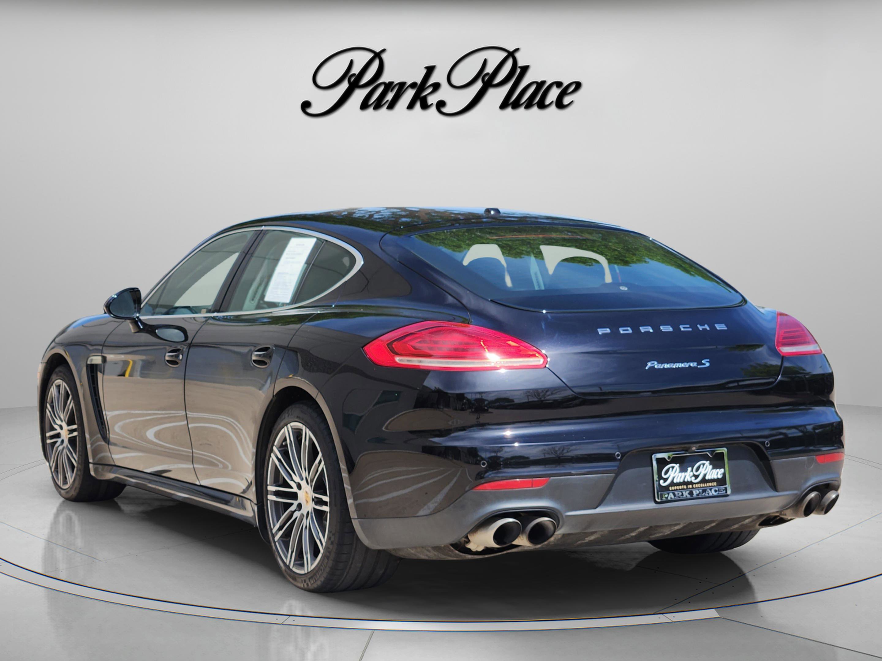 Used 2015 Porsche Panamera S image 3