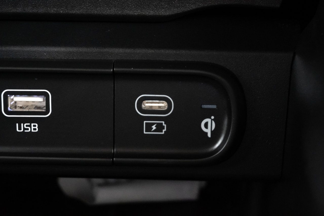 Used 2024 Kia Telluride EX w/ EX Captain's Chair Package image 33