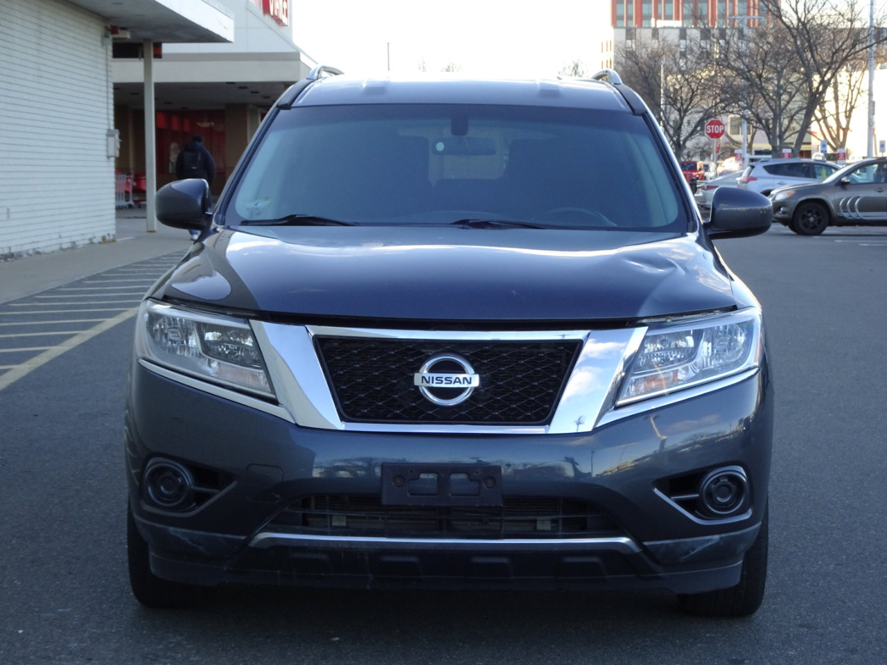 Used 2013 Nissan Pathfinder SV image 2