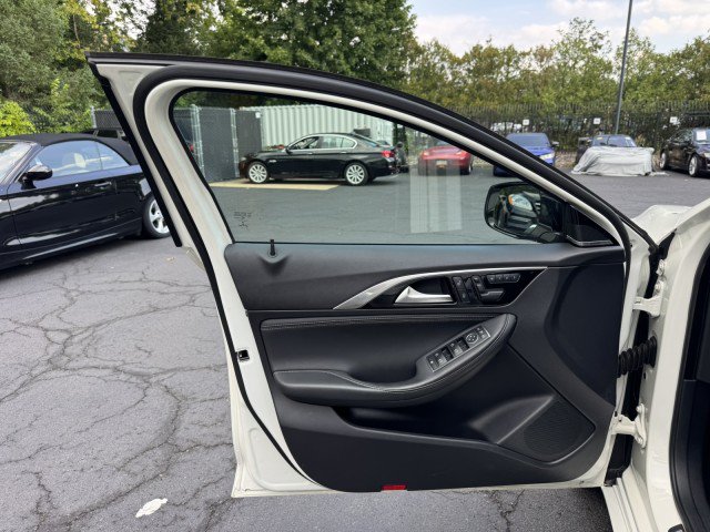 Used 2018 INFINITI QX30 Premium w/ Navigation Package FWD image 19